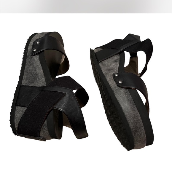 Women's Black Sandals - Picture 8 of 8